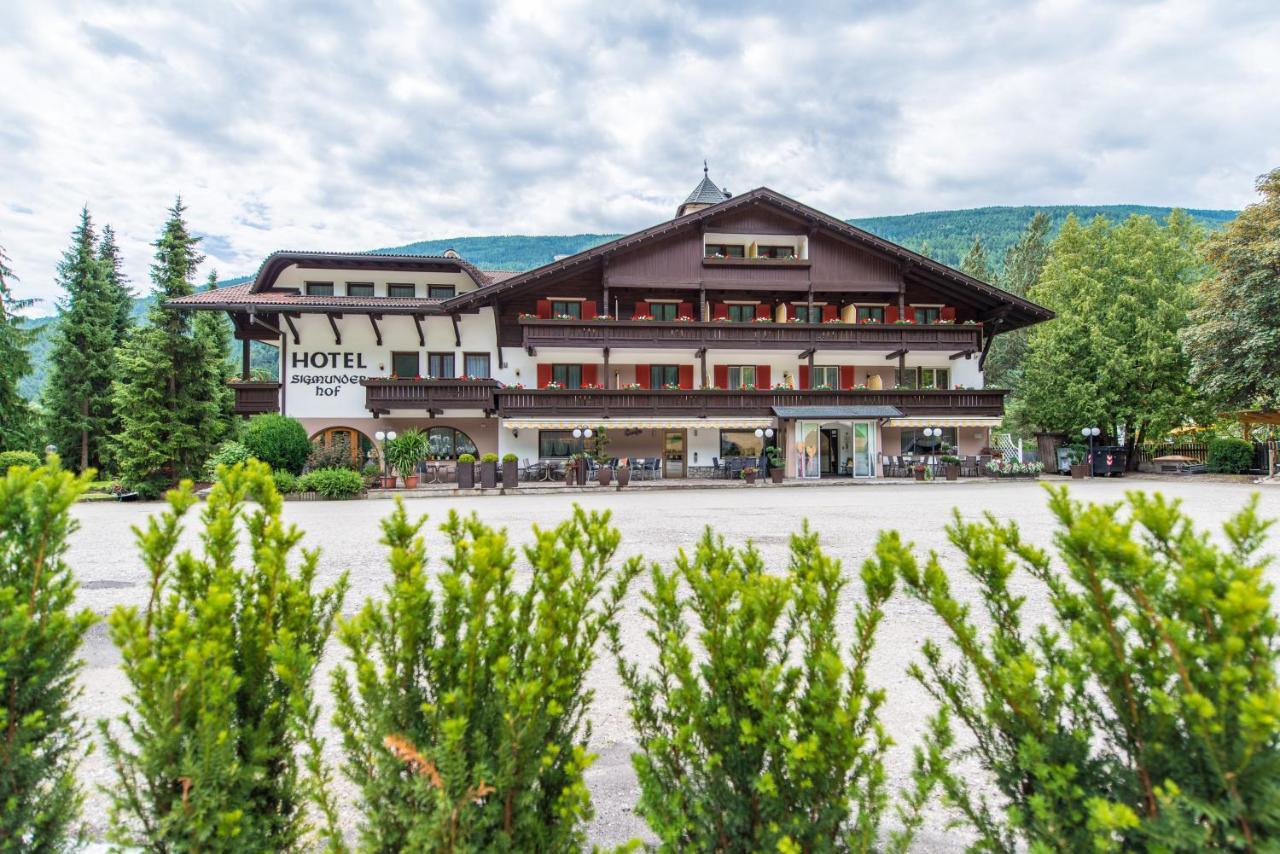 Hotel Sigmunderhof Chienes Bagian luar foto