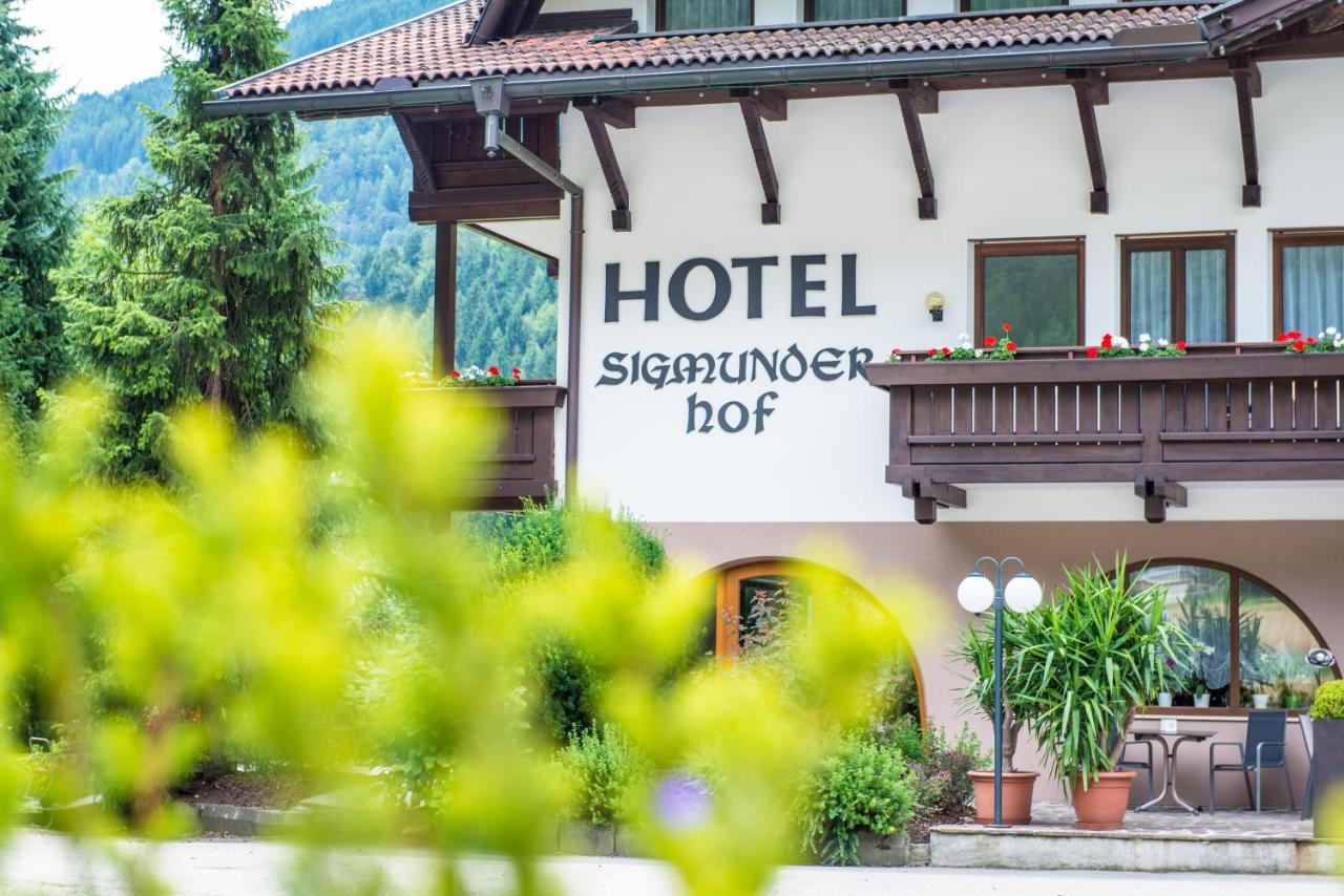 Hotel Sigmunderhof Chienes Bagian luar foto
