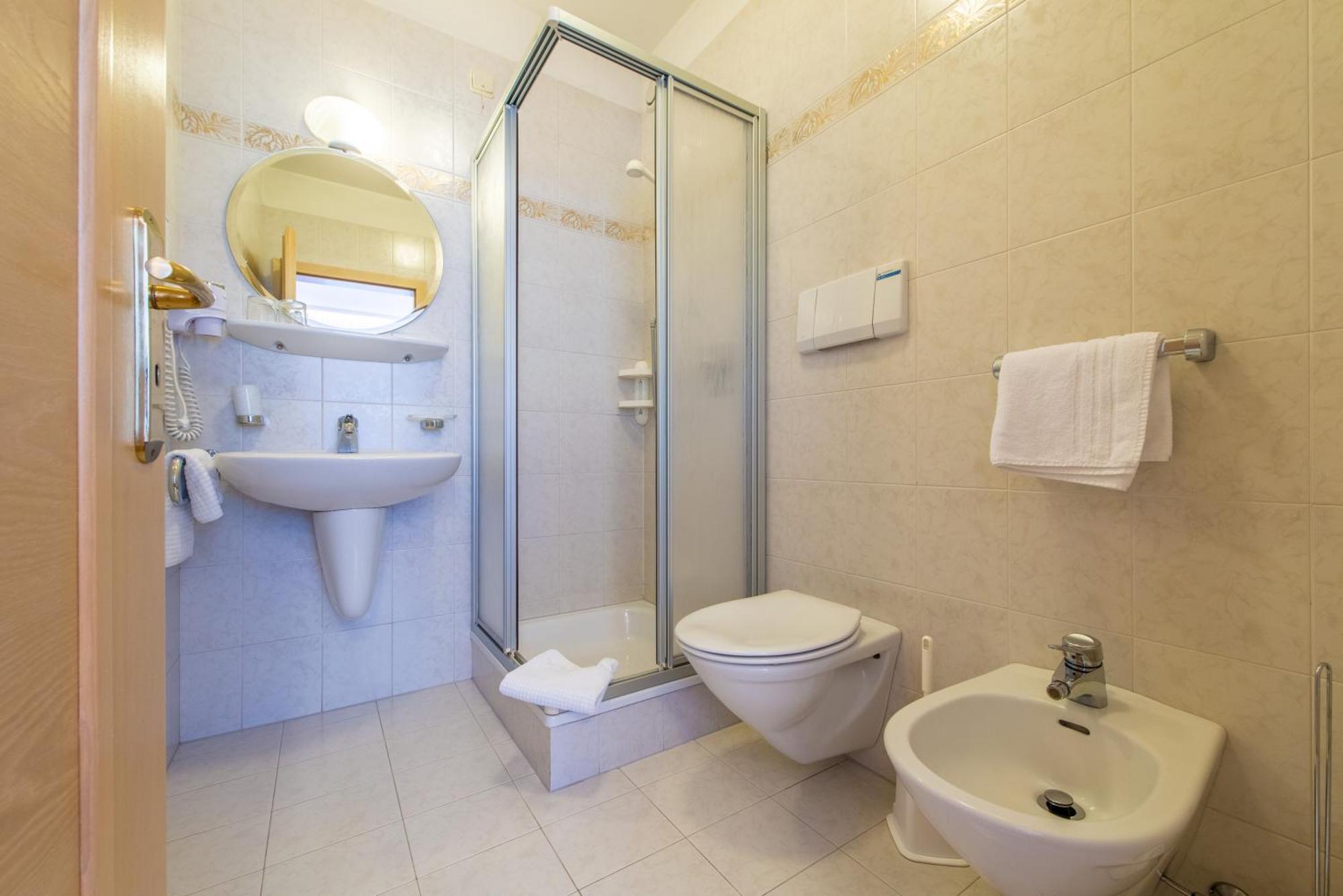 Hotel Sigmunderhof Chienes Bagian luar foto