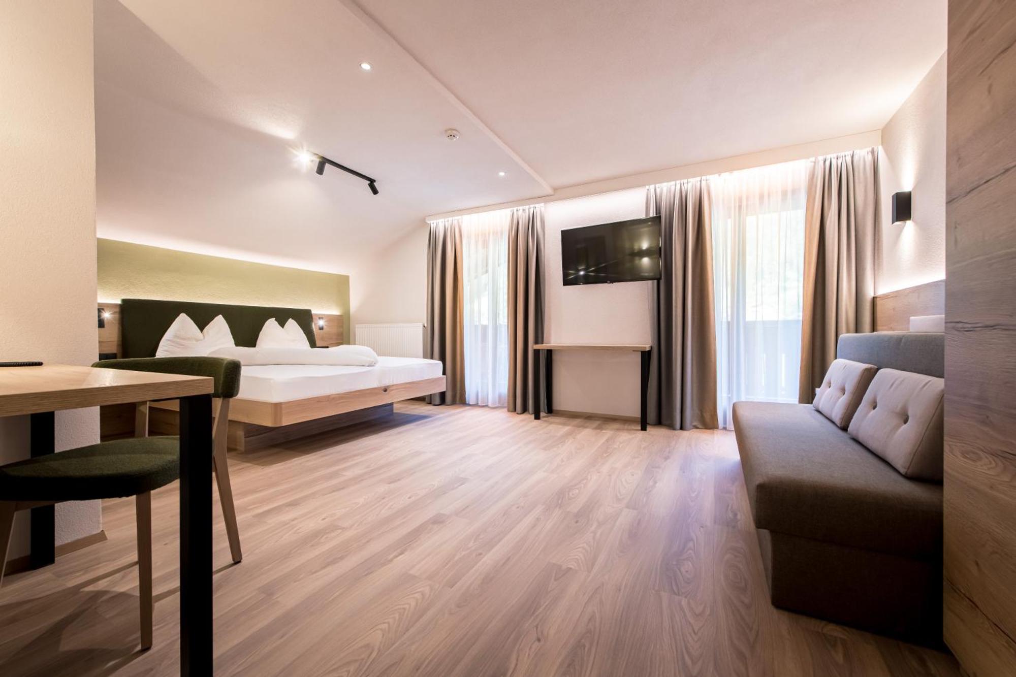 Hotel Sigmunderhof Chienes Bagian luar foto